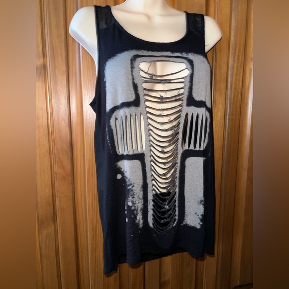 Distressed top - Picture 4 of 6